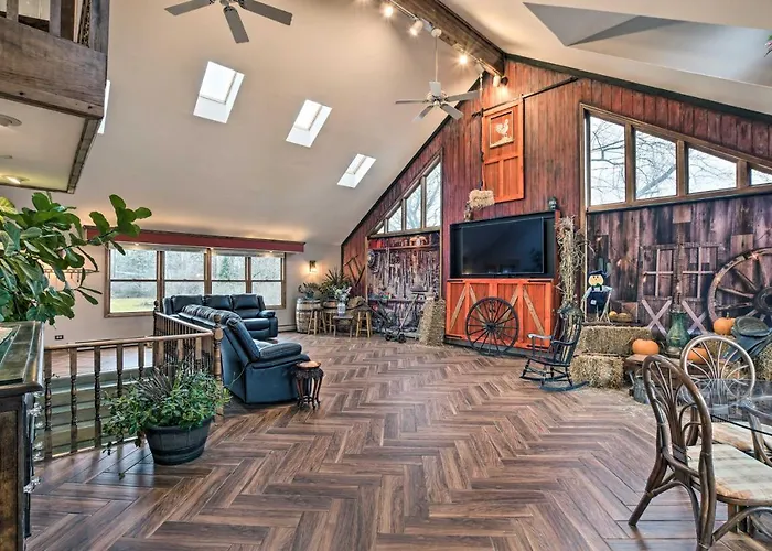 Pet-friendly W/ Deck! Bartlett