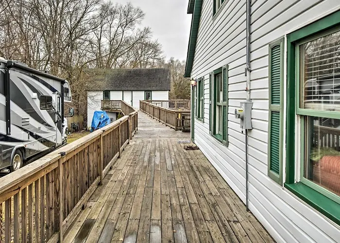 Holiday home Pet-friendly W/ Deck!
