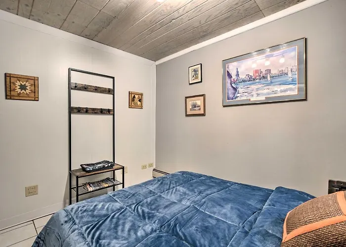 Pet-friendly W/ Deck! Casa vacanze