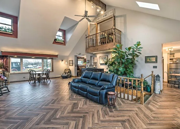 Pet-friendly W/ Deck!