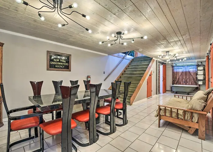 Holiday home Pet-friendly W/ Deck!