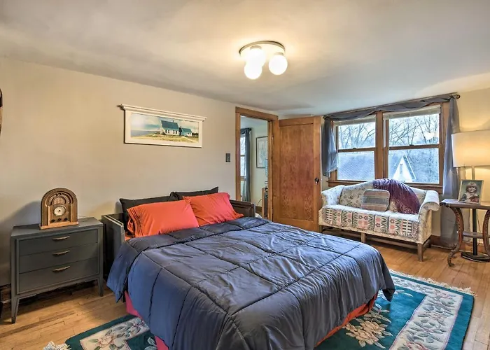 Pet-friendly W/ Deck! *