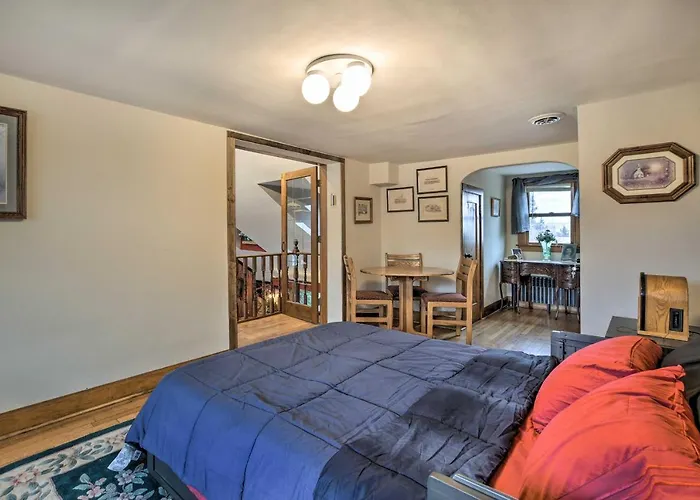 Pet-friendly W/ Deck! Holiday home *