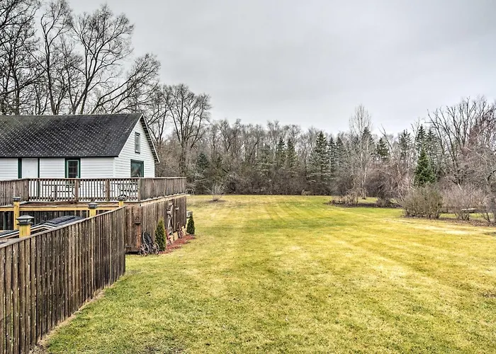 Pet-friendly W/ Deck! * Bartlett