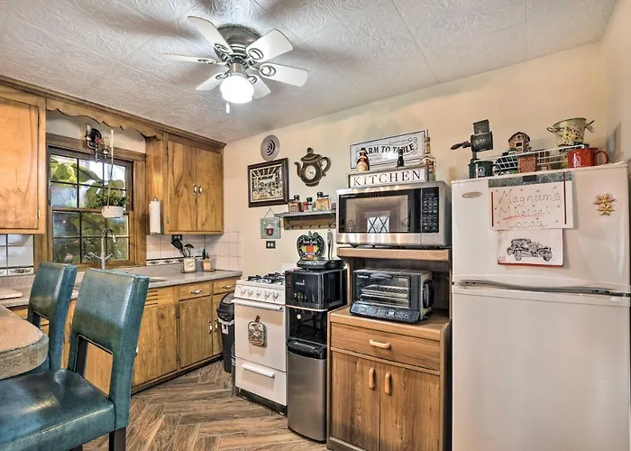 Holiday home Pet-friendly W/ Deck!