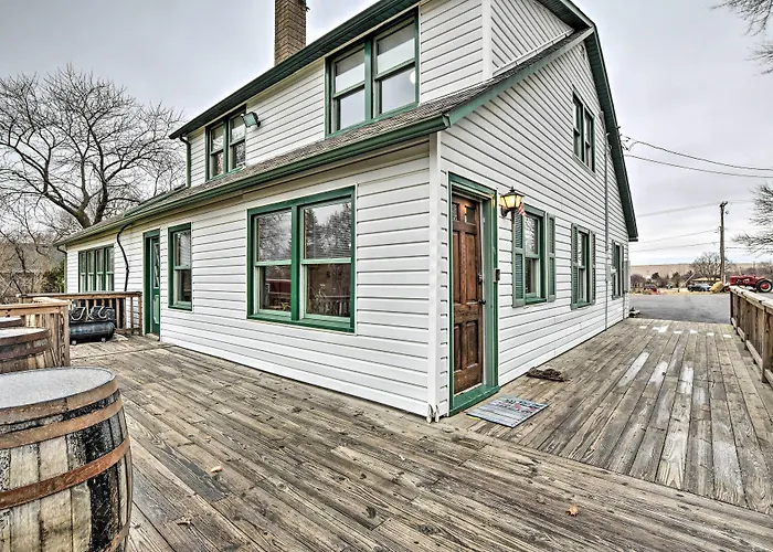 Casa vacanze Pet-friendly W/ Deck!