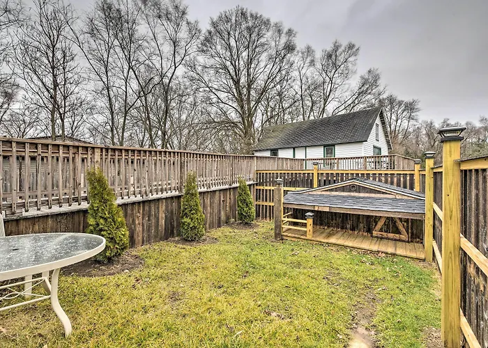 Pet-friendly W/ Deck! Bartlett