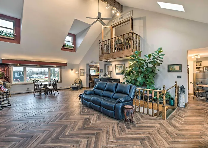 Pet-friendly W/ Deck! Casa vacanze