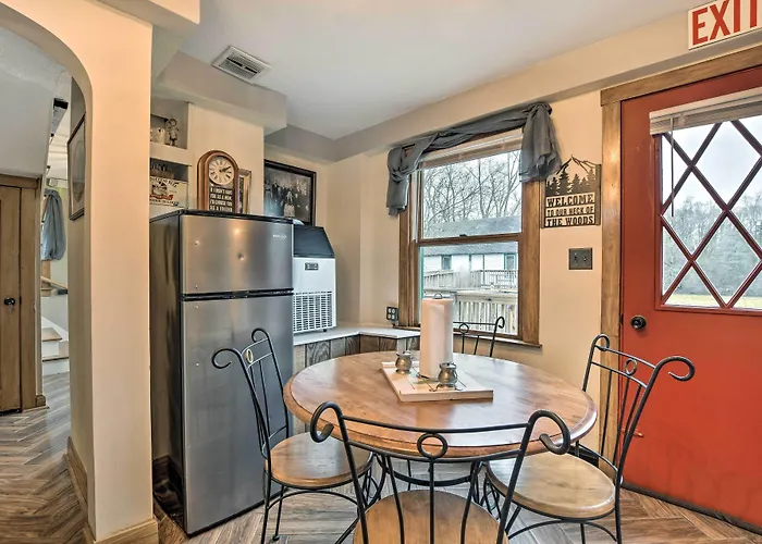 Pet-friendly W/ Deck! Casa vacanze